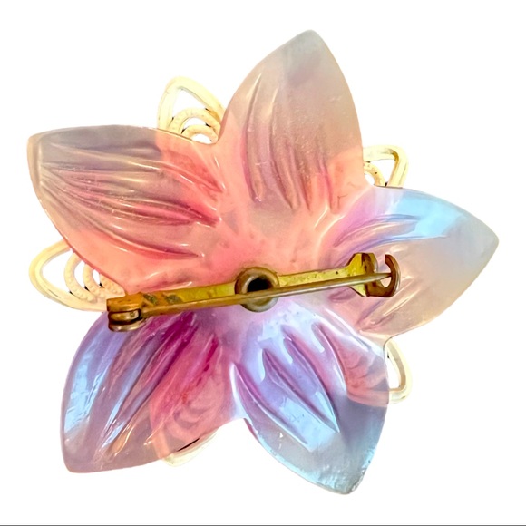 VINTAGE ACRYLIC/METAL FLOWER BROOCH WITH CENTER CRYSTAL - Picture 3 of 3